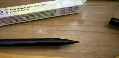 Delineador Líquido Negro Intenso Clinique - miniatura 1
