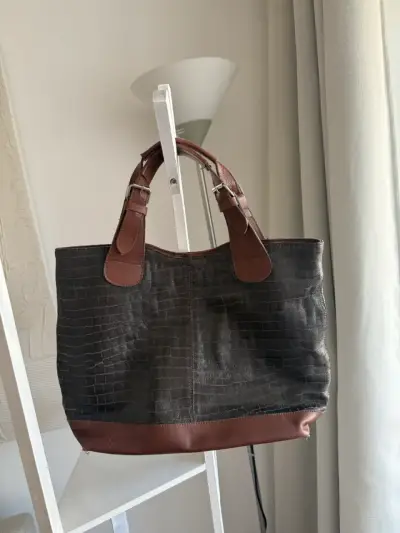 Bolso negro y marrón elegante - miniatura 1