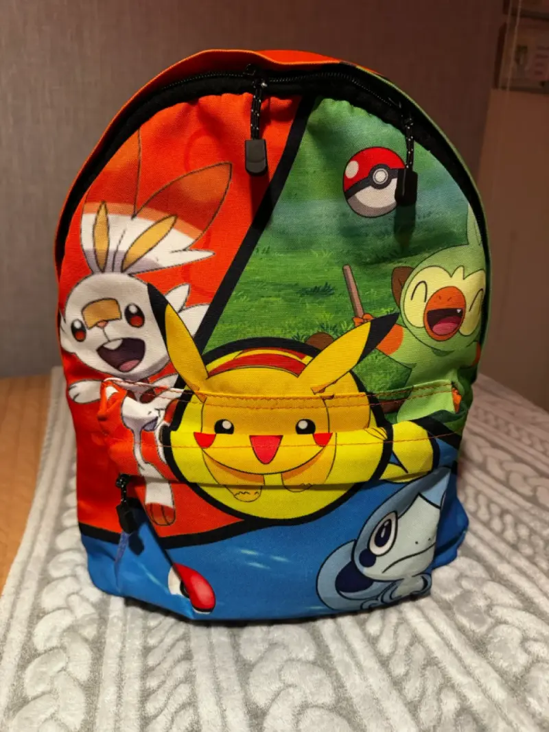 Mochila infantil Pokémon con personajes coloridos - 1