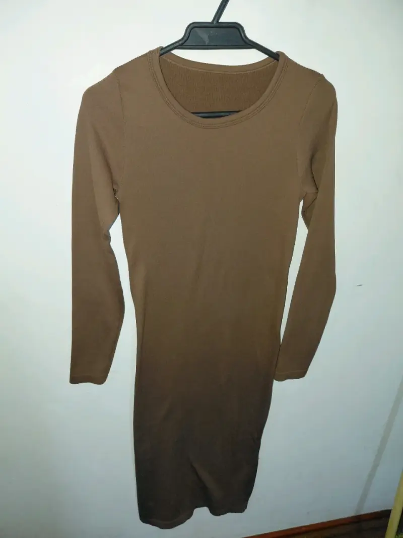 Vestido ajustado marrón manga larga