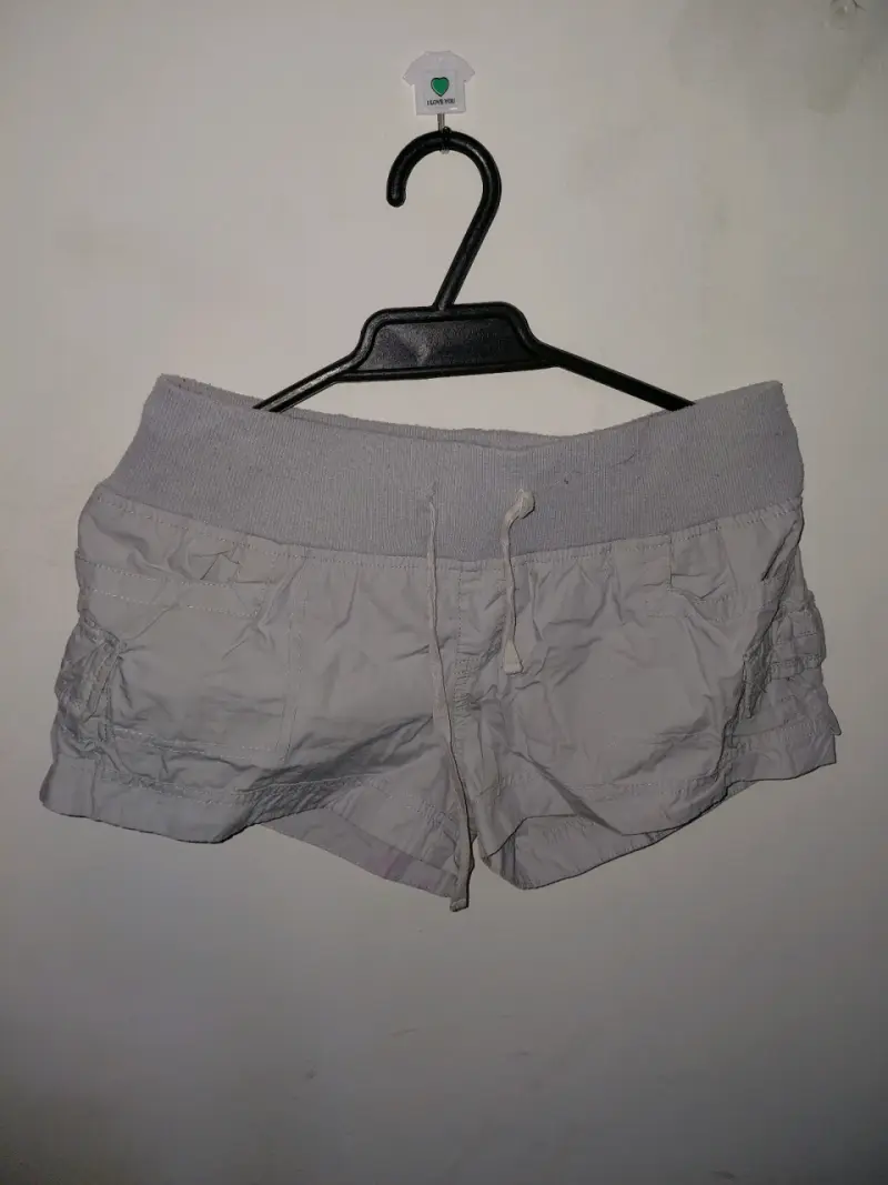 Shorts deportivos grises para mujer