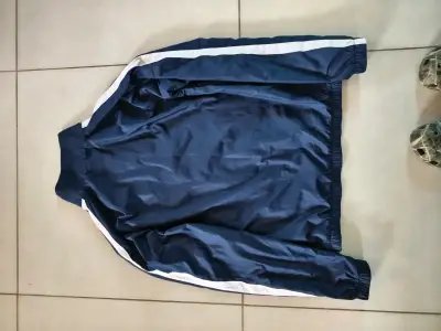 Chaqueta deportiva Nike azul con franjas blancas - miniatura 2