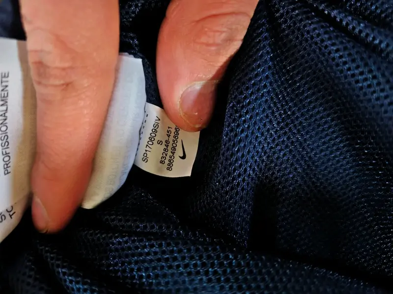 Chaqueta deportiva Nike azul con franjas blancas - 4