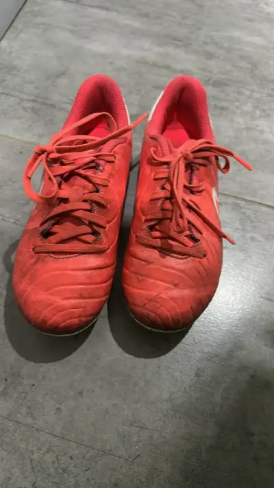 Zapatillas de fútbol Nike rojas usadas 32 - miniatura 1