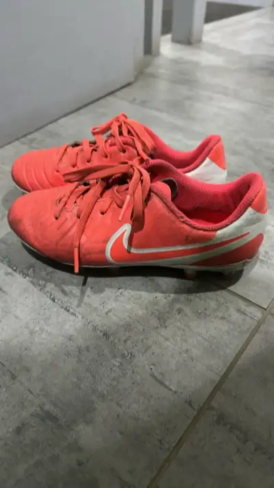 Zapatillas de fútbol Nike rojas usadas 32 - miniatura 2