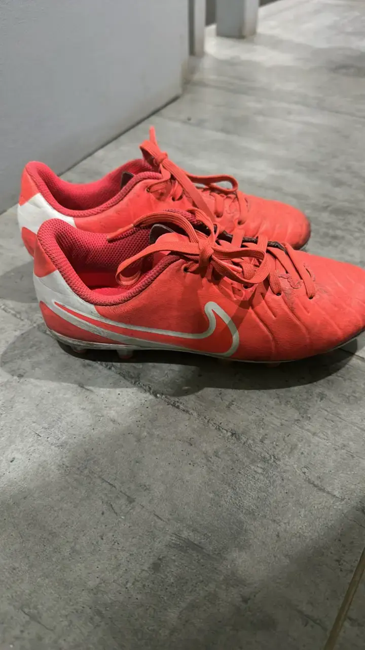 Zapatillas de fútbol Nike rojas usadas 32 - 3