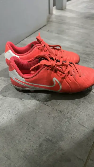 Zapatillas de fútbol Nike rojas usadas 32 - miniatura 3