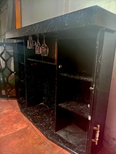 Bar de Madera Negro con Puertas de Vidrio - miniatura 3