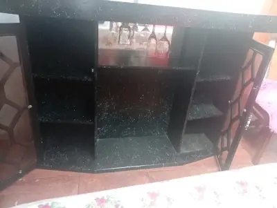 Bar de Madera Negro con Puertas de Vidrio - miniatura 5