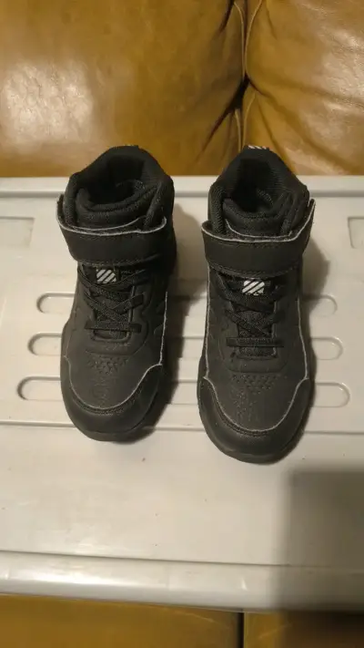 Zapatillas deportivas para niños en varios colores - miniatura 1