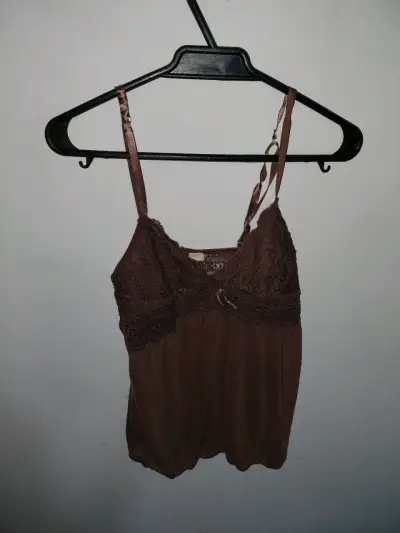 Lote de tops y blusas para mujer en varios colores - miniatura 1