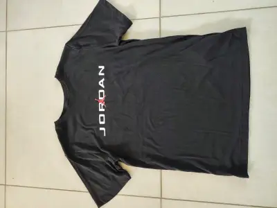 Polera Negra Jordan Talla XL - miniatura 1