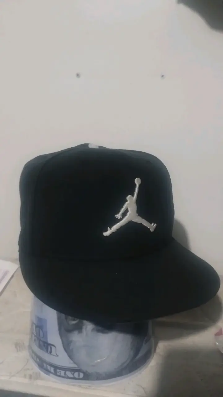Gorra negra con logo bordado jordan - 2