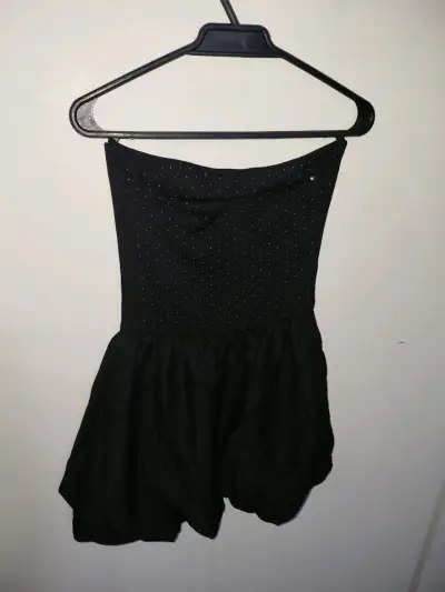 Vestido strapless corto en varios colores - miniatura 1