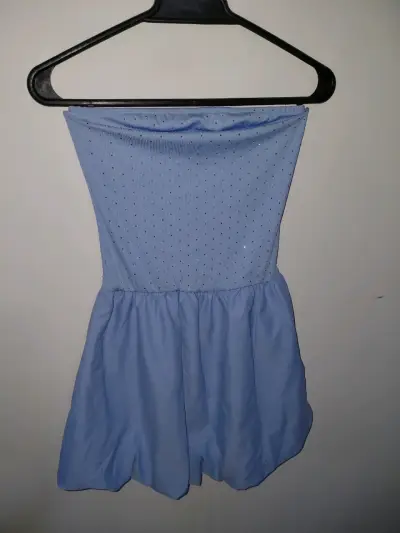 Vestido strapless corto en varios colores - miniatura 2