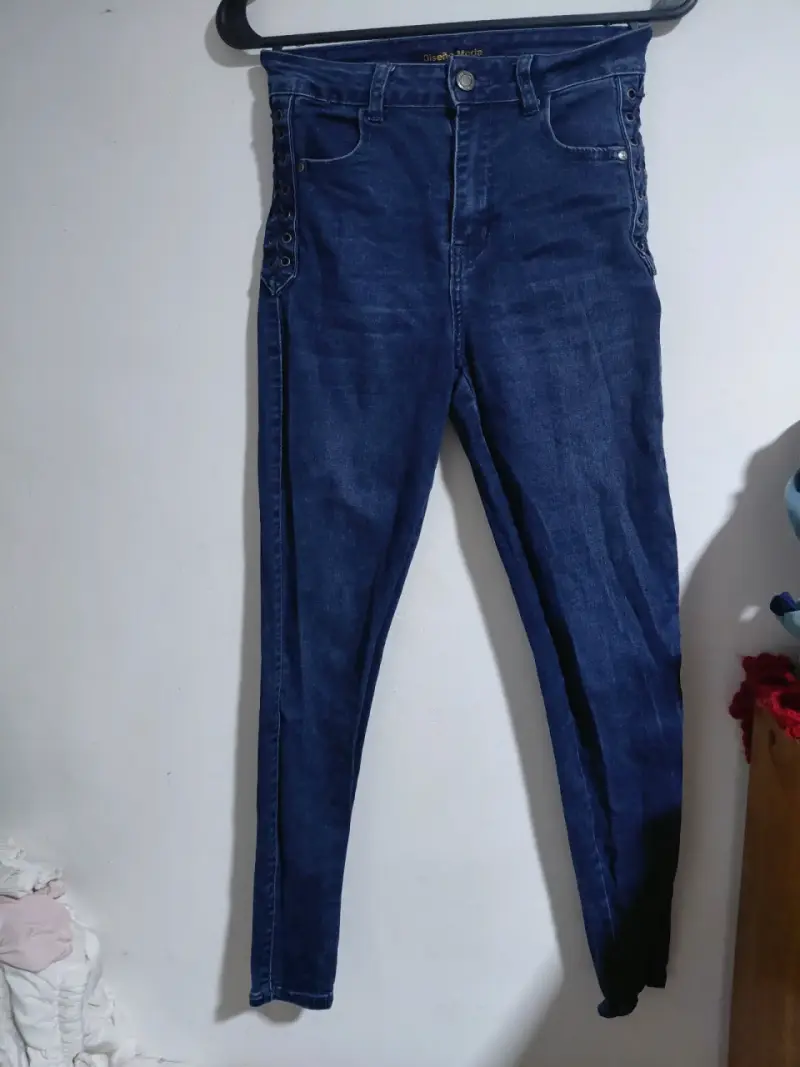 Jeans ajustados azul oscuro con detalles laterales - 2
