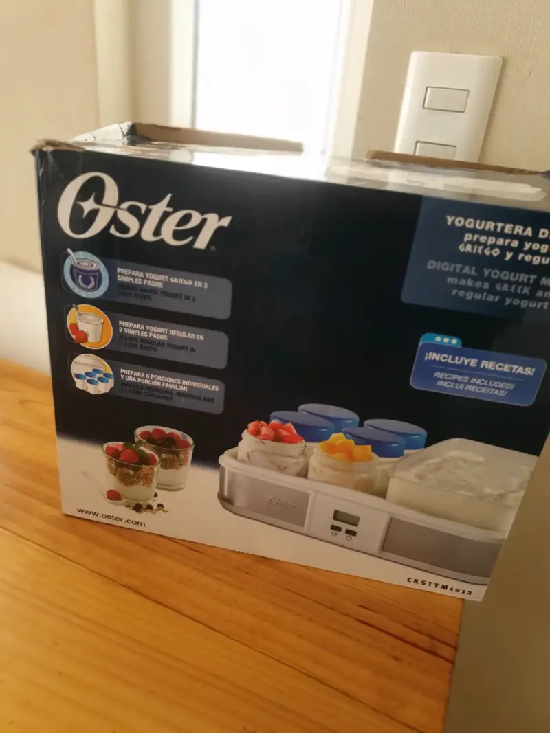 Yogurtera digital Oster con recetas incluidas