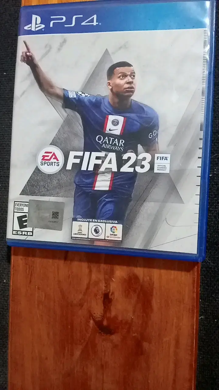 Juego FIFA 23 para PS4 en buen estado - 1