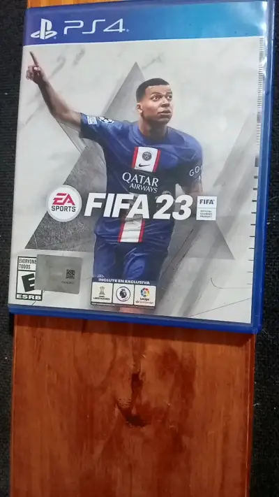 Juego FIFA 23 para PS4 en buen estado - miniatura 1