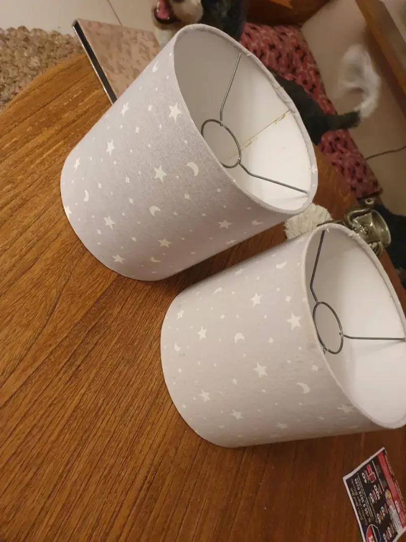 Pantallas de lámpara con diseño de estrellas y lunas - 1
