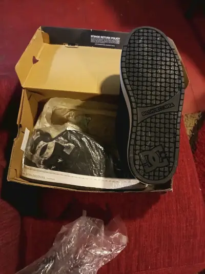 Zapatillas negras DC Shoes con diseño gráfico - miniatura 2