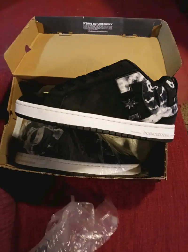Zapatillas negras DC Shoes con diseño gráfico - 3