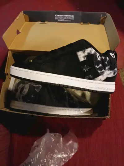 Zapatillas negras DC Shoes con diseño gráfico - miniatura 3