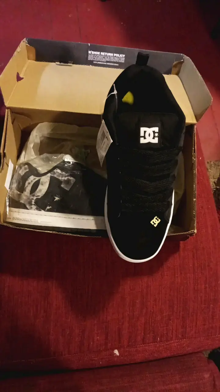 Zapatillas negras DC Shoes con diseño gráfico - 4