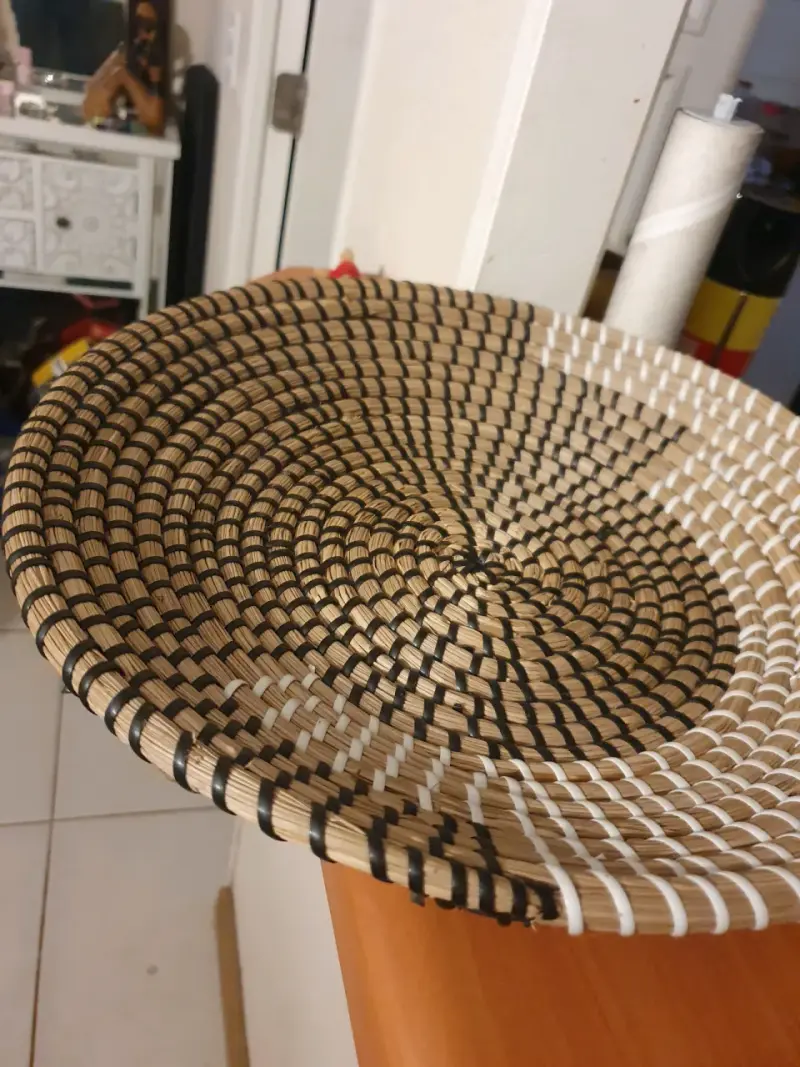 Canasto decorativo de mimbre tejido a mano