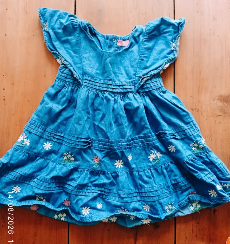 Vestido de mezclilla para niña con flores bordadas - 2