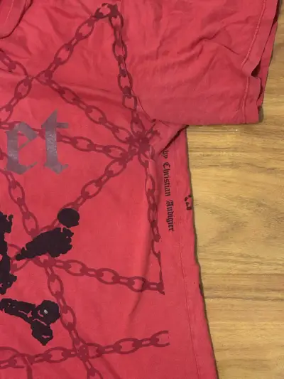 Polera roja Smet con diseño de calavera - miniatura 3