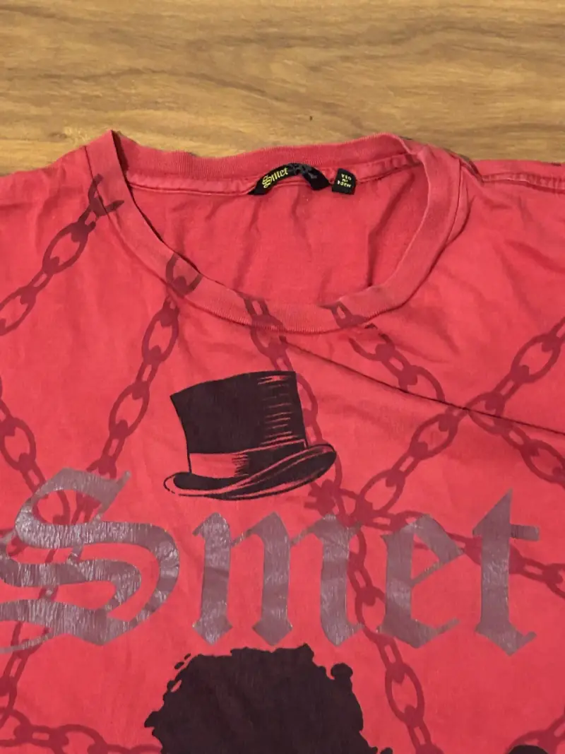 Polera roja Smet con diseño de calavera - 5