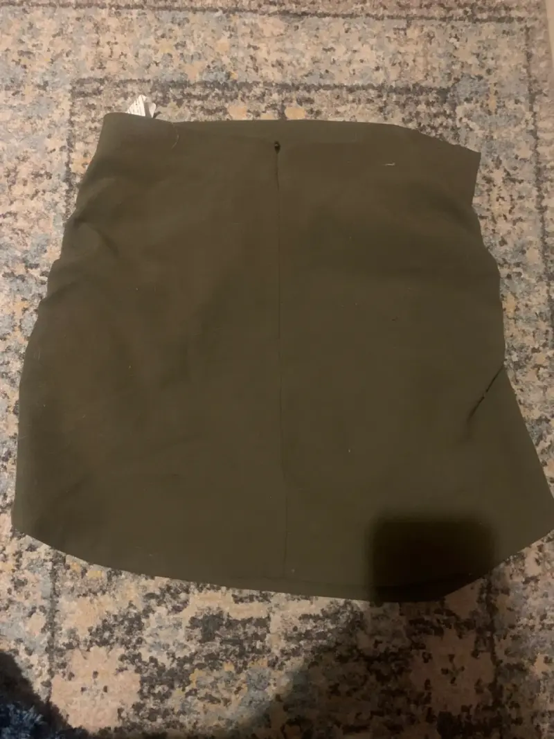 Falda verde oliva de Zara en buen estado - 2