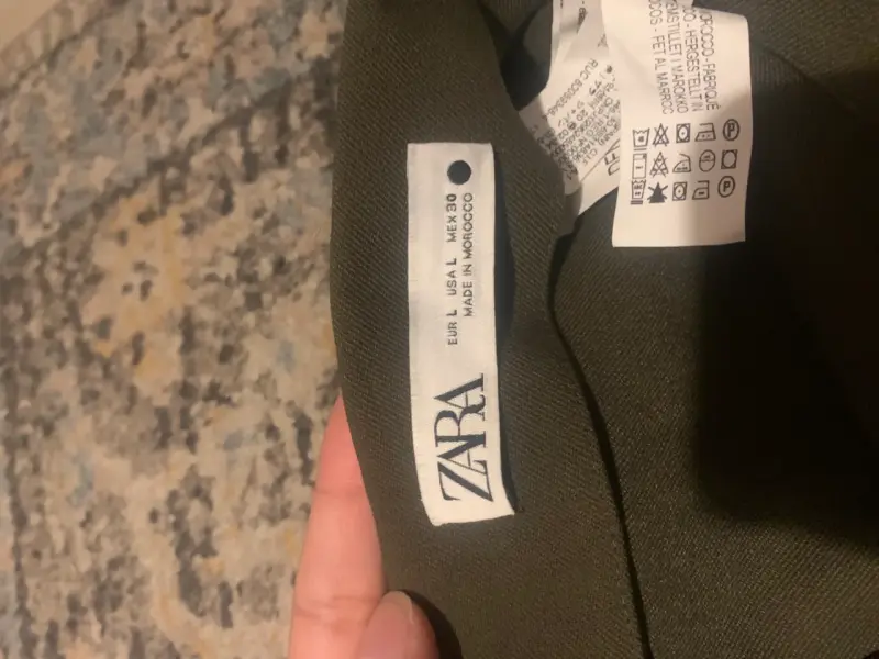 Falda verde oliva de Zara en buen estado - 3