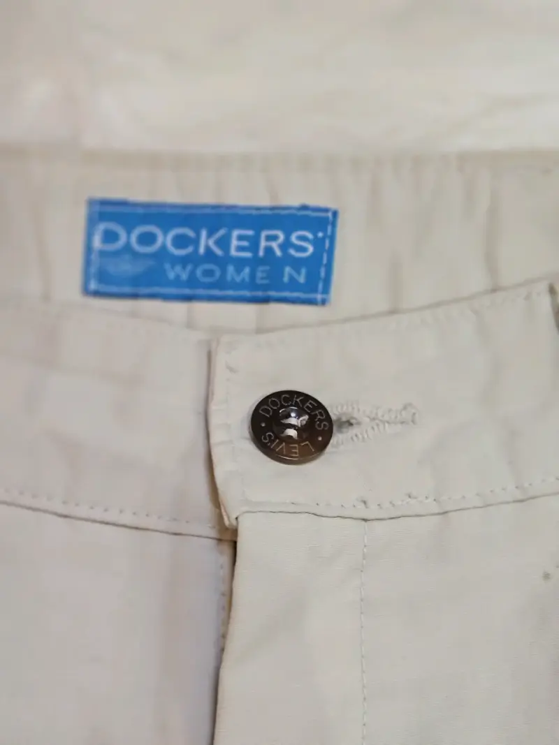 Bermudas beige Dockers para mujer - 2