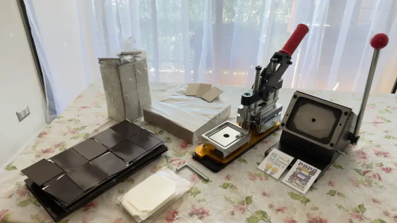 Máquina para hacer chapas con accesorios - 3