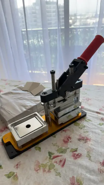 Máquina para hacer chapas con accesorios - miniatura 6