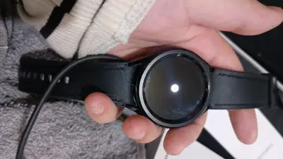 Samsung Galaxy Watch6 Classic en buen estado - miniatura 3
