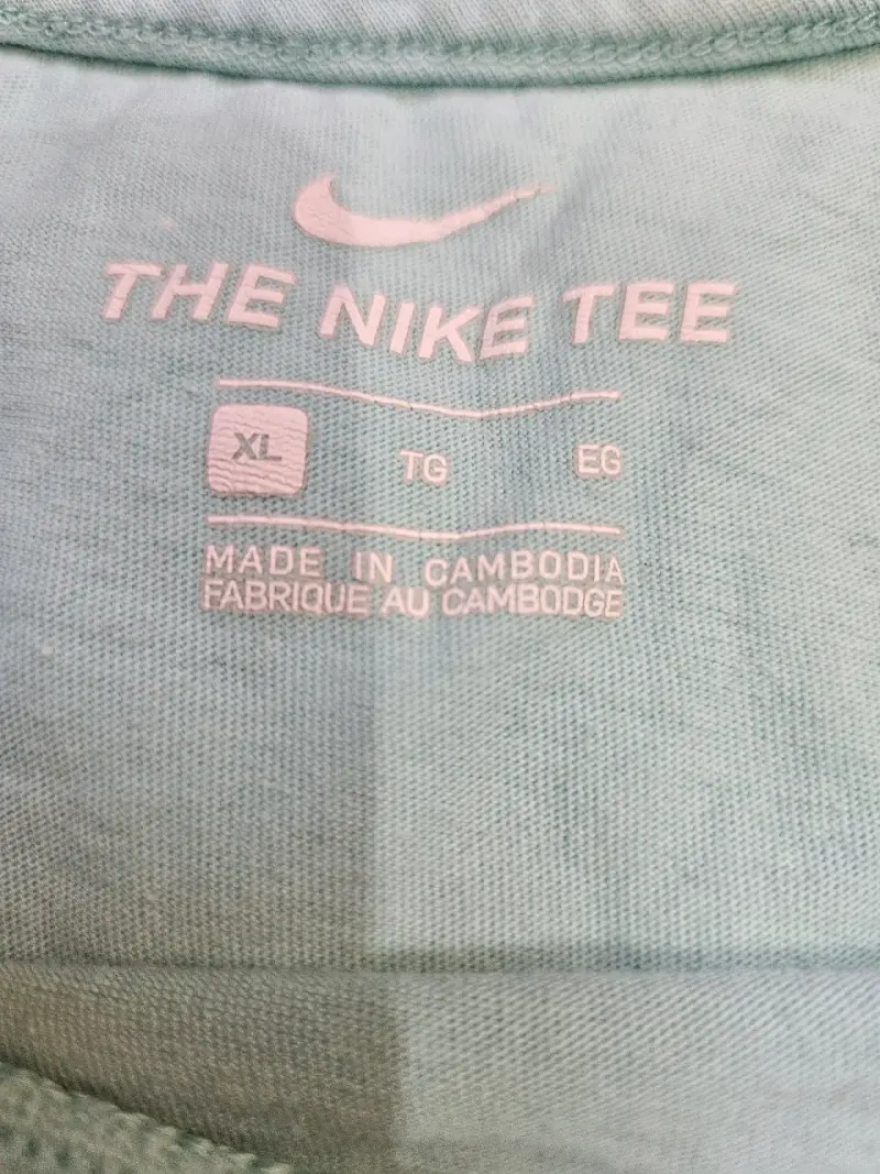 Polera Nike verde agua con diseño gráfico - 3