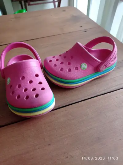 Sandalias Crocs rosadas para niños - miniatura 1