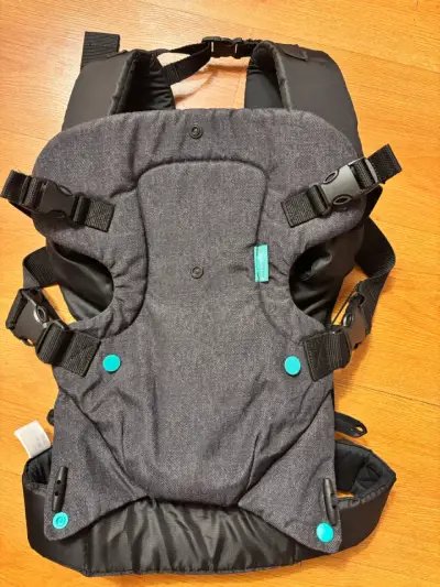Porta Bebé Infantino 4 en 1 Flip Gris - miniatura 1