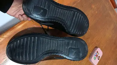 Zapatillas negras de cuero para hombre - miniatura 2