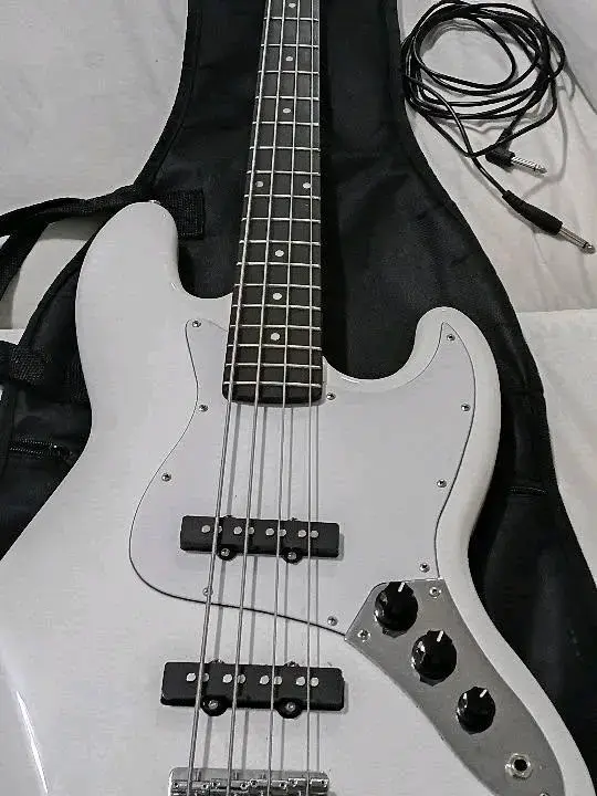Bajo de cuatro cuerdas - 2