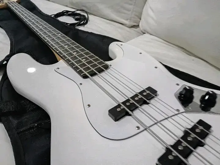 Bajo de cuatro cuerdas - 4
