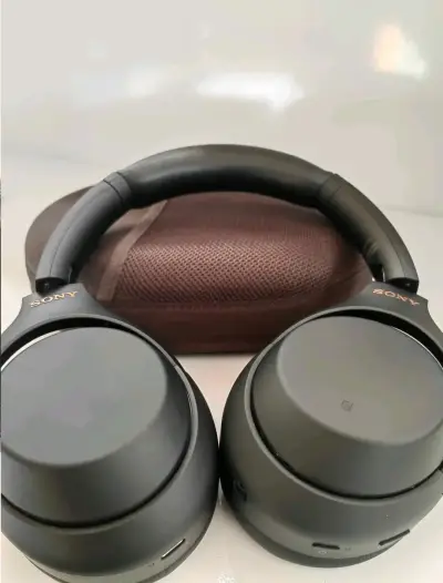 Audífonos Sony WH-1000XM4 con cancelación de ruido - miniatura 2