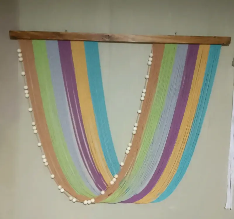 Cortina decorativa de hilos multicolor con cuentas