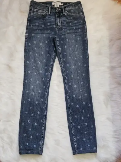 Jeans de niña con estampado de estrellas - miniatura 1