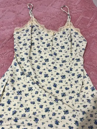 Camisón floral Victoria's Secret con encaje - miniatura 1