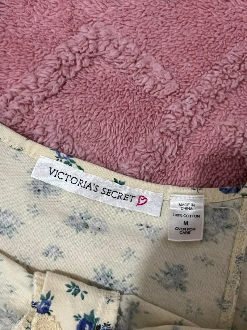 Camisón floral Victoria's Secret con encaje - 3