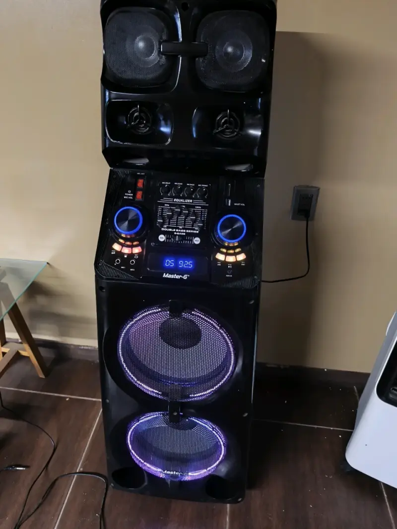 Parlante Torre Master-G con Luces LED - 1